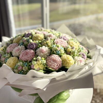 Vanilla Cupcake Bouquet with buttercream flowers Perth